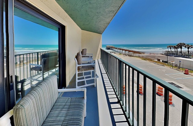 Sunglow Resort 305