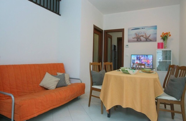 Sunlit detached villa with fenced garden