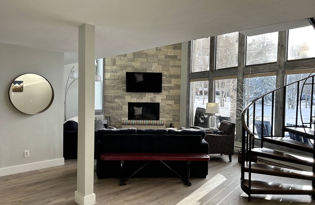 Sunny, 2 bedroom, 2.5 bath townhome in Eagle Vail b/t Vail and Beaver Creek
