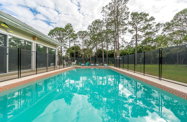 Sunny Acres Estate & Pool - Events Allowed!