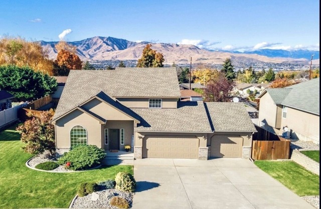 Sunny and Stylish Home with Views and huge fully fenced backyard