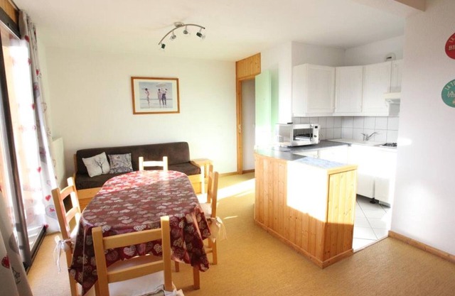 Sunny Apartment Near Slopes, Shops, Balcony, Sleeps 5