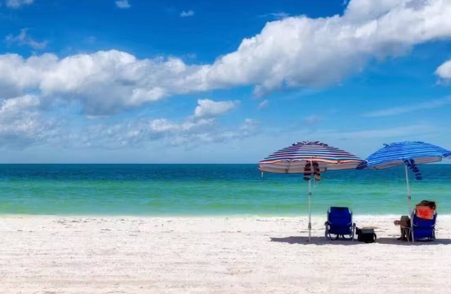 Sunny Beach Retreat on Siesta Key