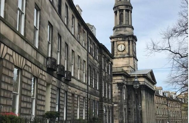 Sunny, Edinburgh City Centre Apartment