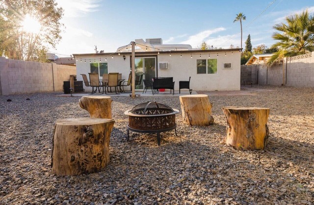 Sunny Guest Suite w/large backyard - Pets Welcome