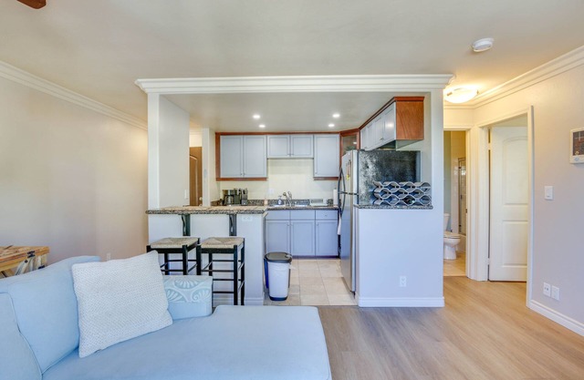 Sunny Imperial Beach Condo - Walk to Ocean!