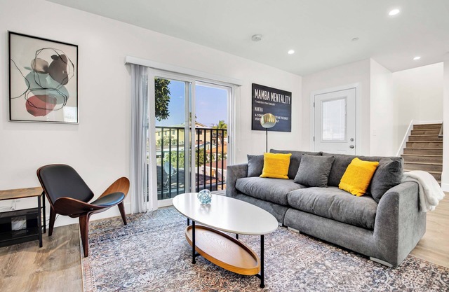 Sunny Oasis Near LAX: Perfect for Travelers!