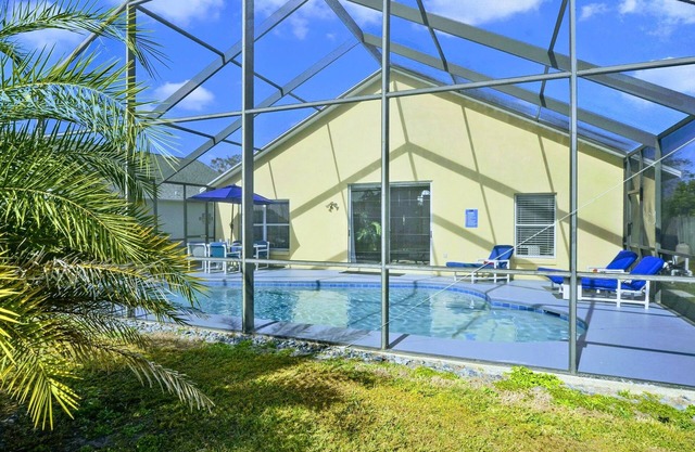 Sunny Pool, Game Room, Near Disney, Walk to GKTW! Book 7+ Nights & Save!