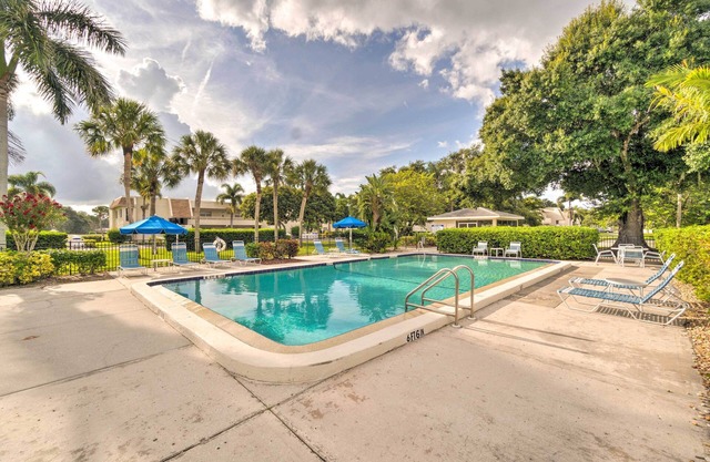 Sunny Sarasota Oasis w/Private Screened Lanai
