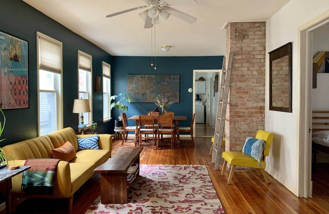 Sunny & spacious pied-á-terre by Union College & Proctors Theater!