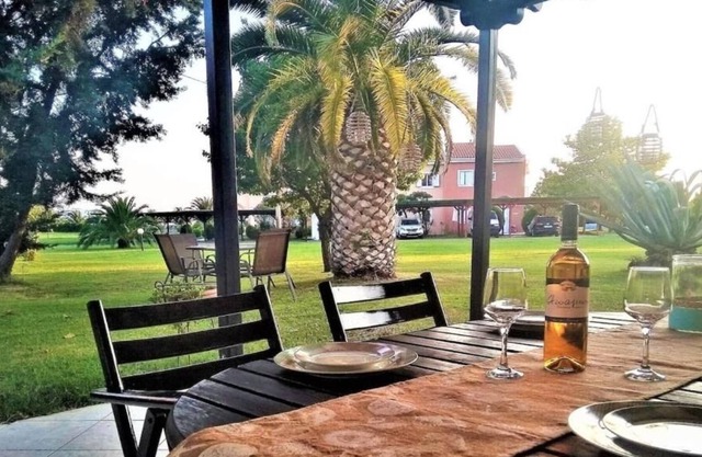 Sunny Villa Sea View by TravelPro Services