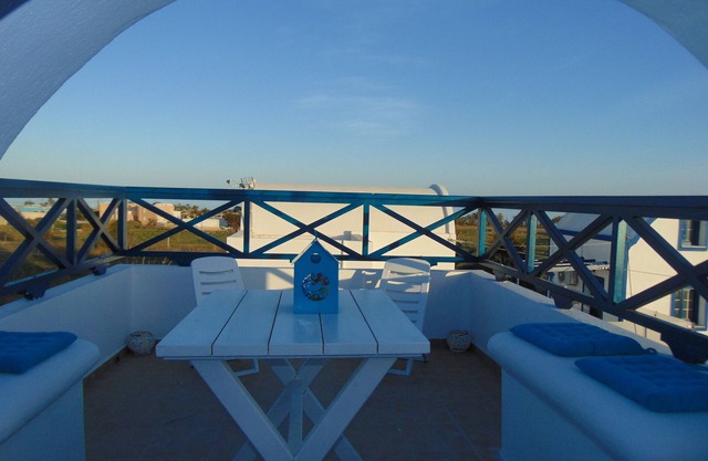 Sunny with sea view apartment