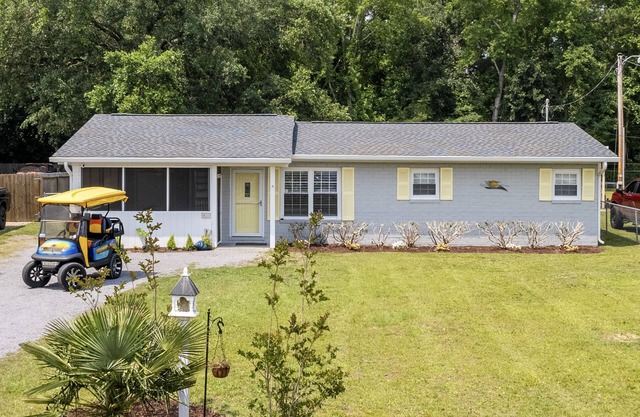 SUNNYSIDE UP, The happiest home in Pawleys!