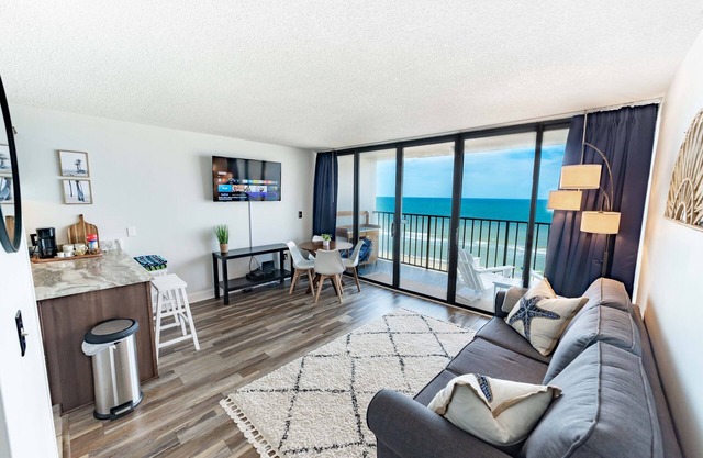 SunRay Suite - Beachfront condo with indoor and outdoor pool