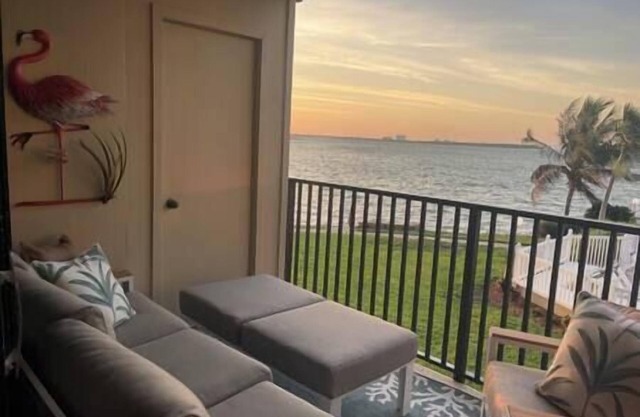 Sunrise & Beach lovers paradise remodeled sleeps 4