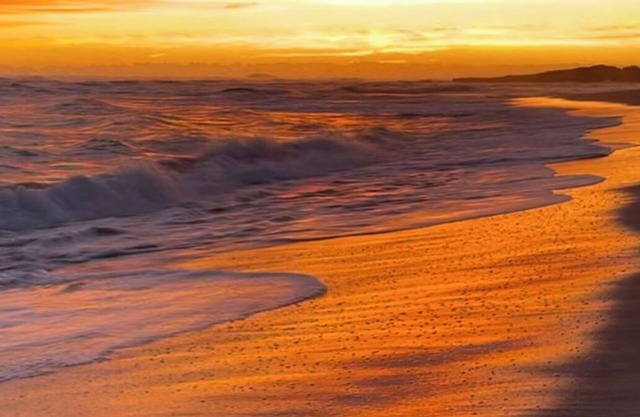 Sunrise Escape in Kahuku: Two-min drive to beaches