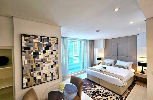 Sunrise Homes - Chic Studio close to Dubai Mall with Canal Views