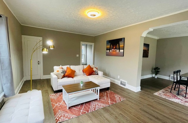 Sunroom Stargazer 2bedroom in West CLE