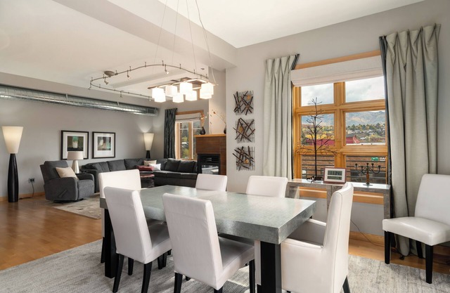 Sunsational Views at this Alpenglow Property, Spacious, Ski Area Locker
