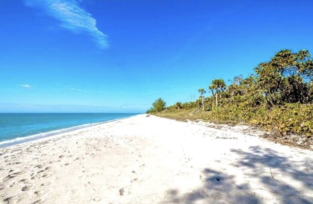 Sunset Beach Getaway minutes away from PARADISE!