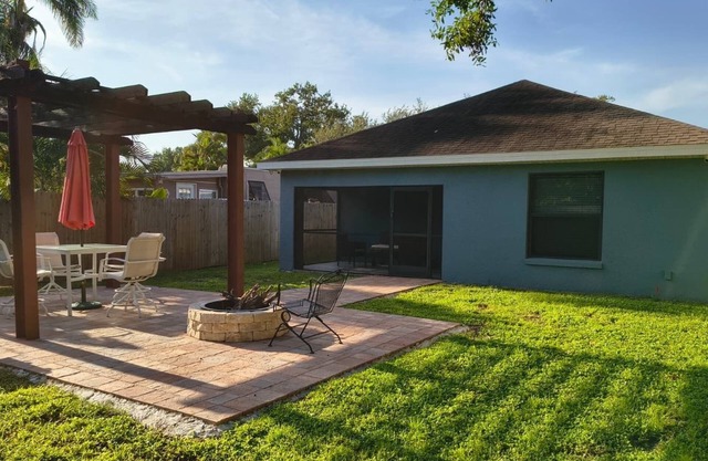 Sunset Hideaway - Located near the River District