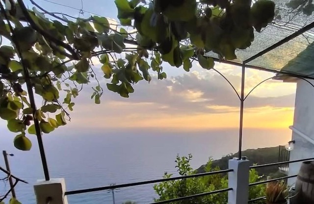 Sunset - Homy 5 Terre Retreat