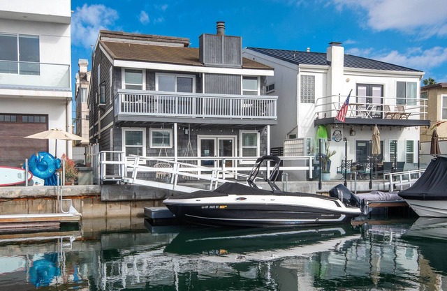Sunset Island 3 Level Home on the Water sleeps 10