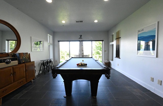 Sunset Peaks Luxe Mtn Escape + HotTub & Pool Table