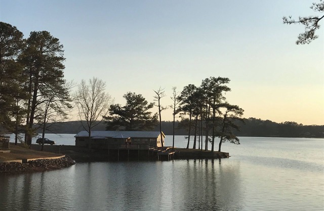 Sunset Peninsula at Lake Martin: Perfect Summer or Football Getaway