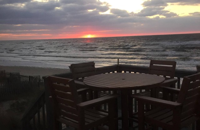 Sunset Villa Home: Bayfront Adventures, with Spectacular Sunsets & Pet Friendly!