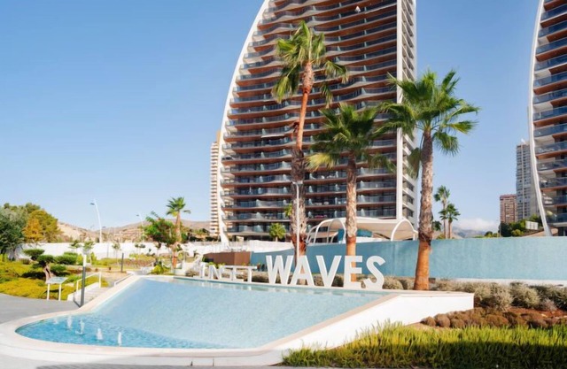 Sunset waves by Interhome