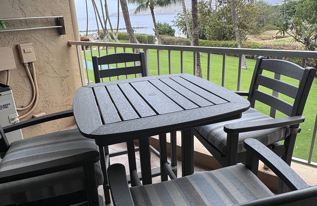 Sunsets from the lanai of 203 embrace you, AC keeps you cool in this 2/2 unit