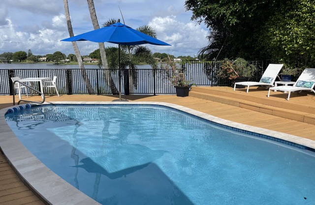Sunsets-WOW-Special rent-1/4 -2/20 Htd-pool, lakefront-pets-8min to dwntn/beach