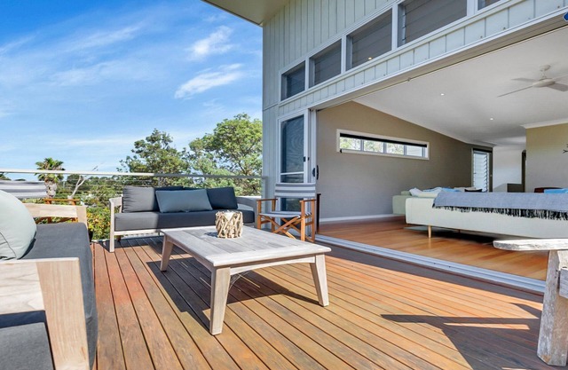 Sunshine Beach House - 25 metre walk to the beach