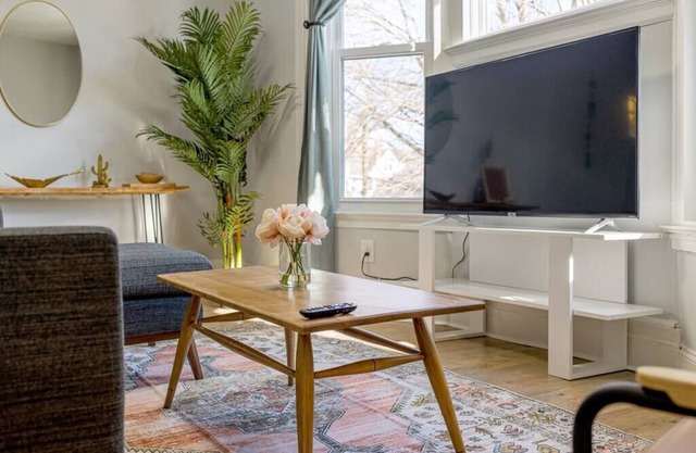 Sunshine Central | Yale | 3BR | Prking | Wshr/Dryr