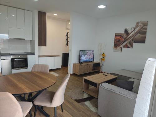 Sunshine III Apartment