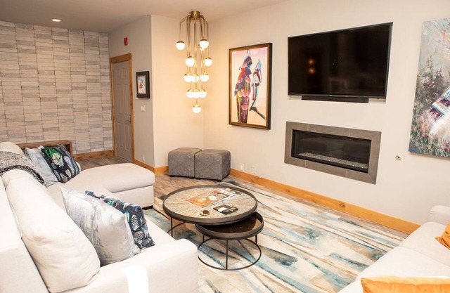 Sunvail Condos 12A - Remodeled, Platinum Rated Condo - Minutes from the Slopes!