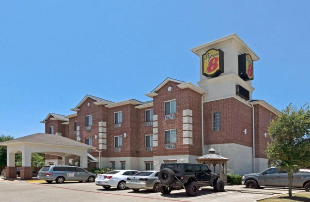 Super 8 by Wyndham Austin/Airport South