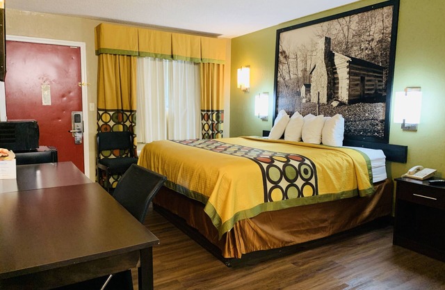 Super 8 by Wyndham Cincinnati/Springdale OH