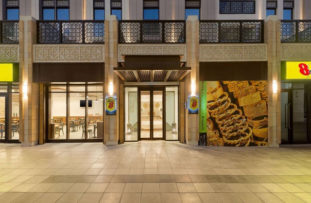 Super 8 by Wyndham Dubai Deira