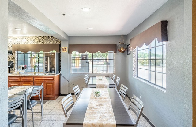 Super 8 by Wyndham San Antonio/Riverwalk Area