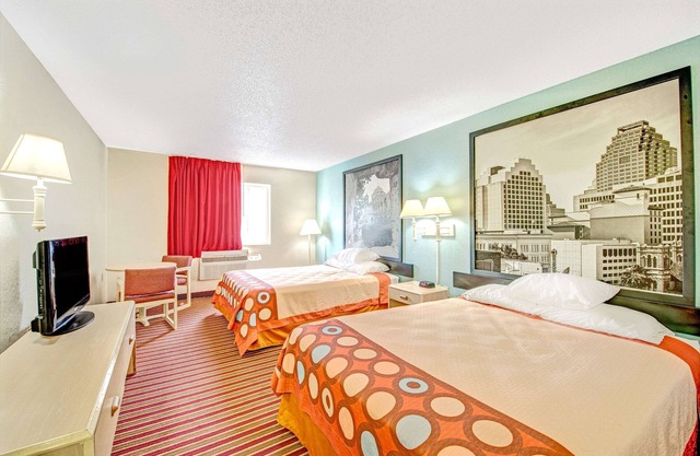 Super 8 by Wyndham San Antonio/Fiesta