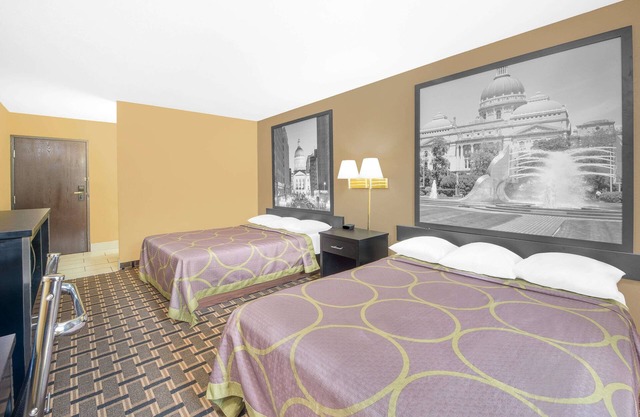 Super 8 by Wyndham Terre Haute