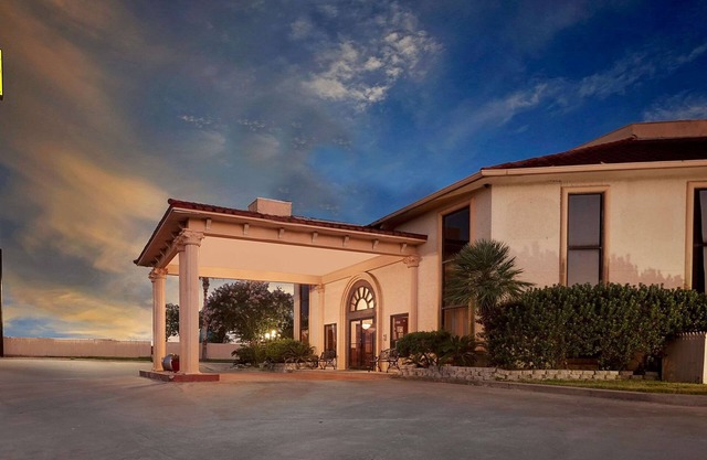 Super 8 by Wyndham Corpus Christi Northwest