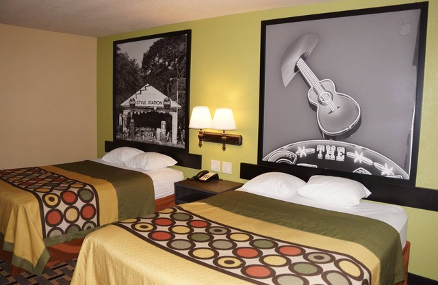 Super 8 by Wyndham Farmers Branch/North Dallas