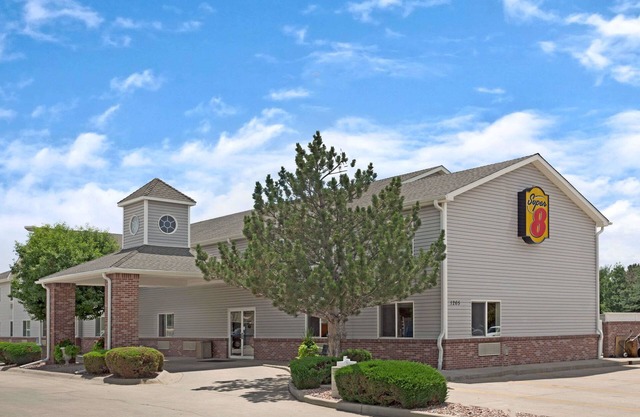 Super 8 by Wyndham Windsor