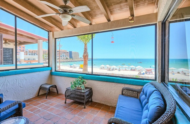 Super Beachfront Condo Ground Level on Sandy Beach