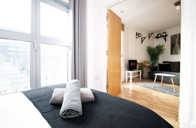 Super Central Stylish 2 Bed Flat in Heart of Cardiff