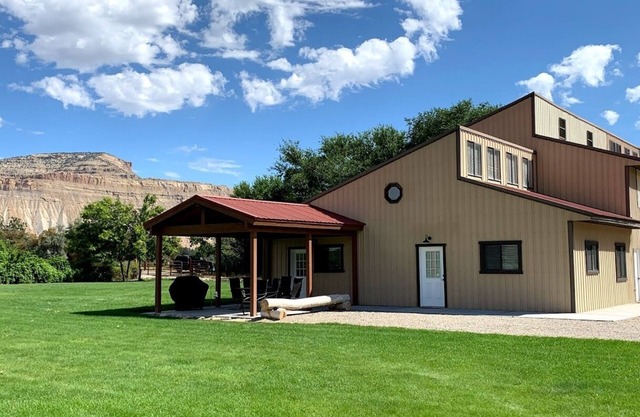 Super Clean, 100-Acre Riverfront Ranch, Fantastic Views, Great Location.
