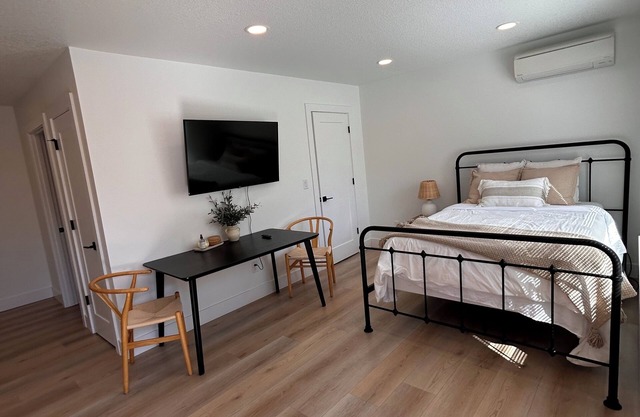 Super Comfy & Relaxing Studio Located in the Heart of Vancouver.